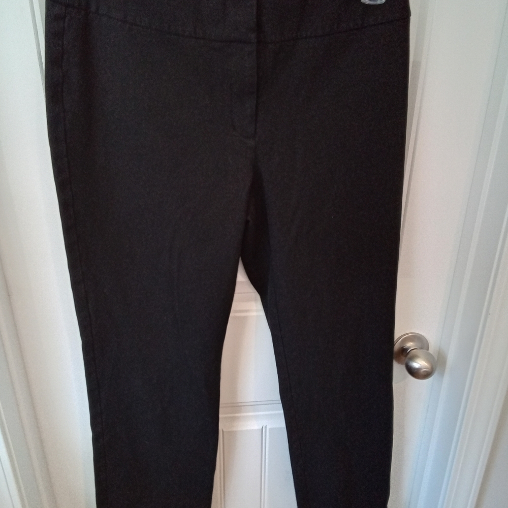 Chico's Sz 1,8. Black Straight Leg Trousers Business Casual/Casual Everyday Wear